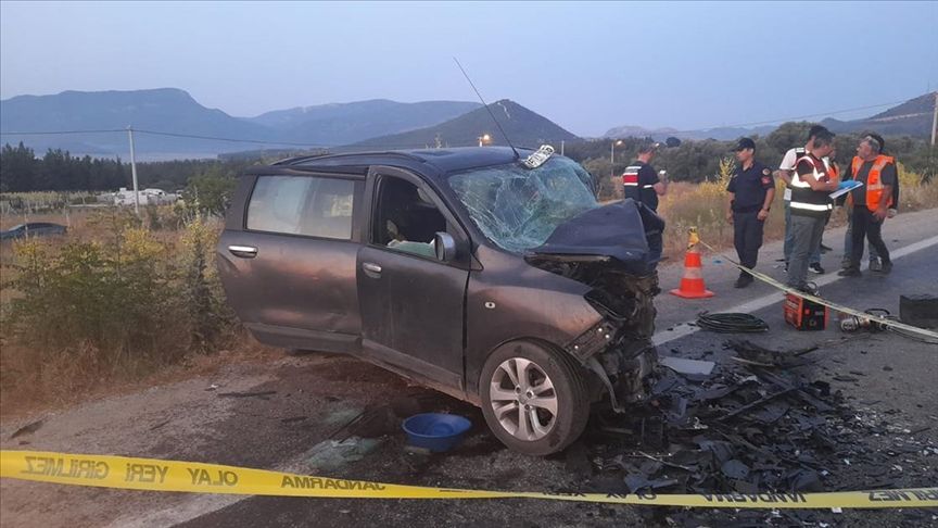 Zincirleme kaza sonucu 5 kişi hayatını kaybetti, 2 kişi yaralandı.