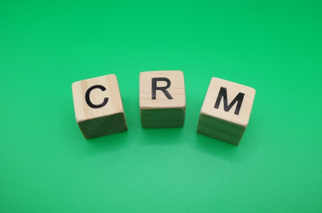 CRMと書かれたキューブ