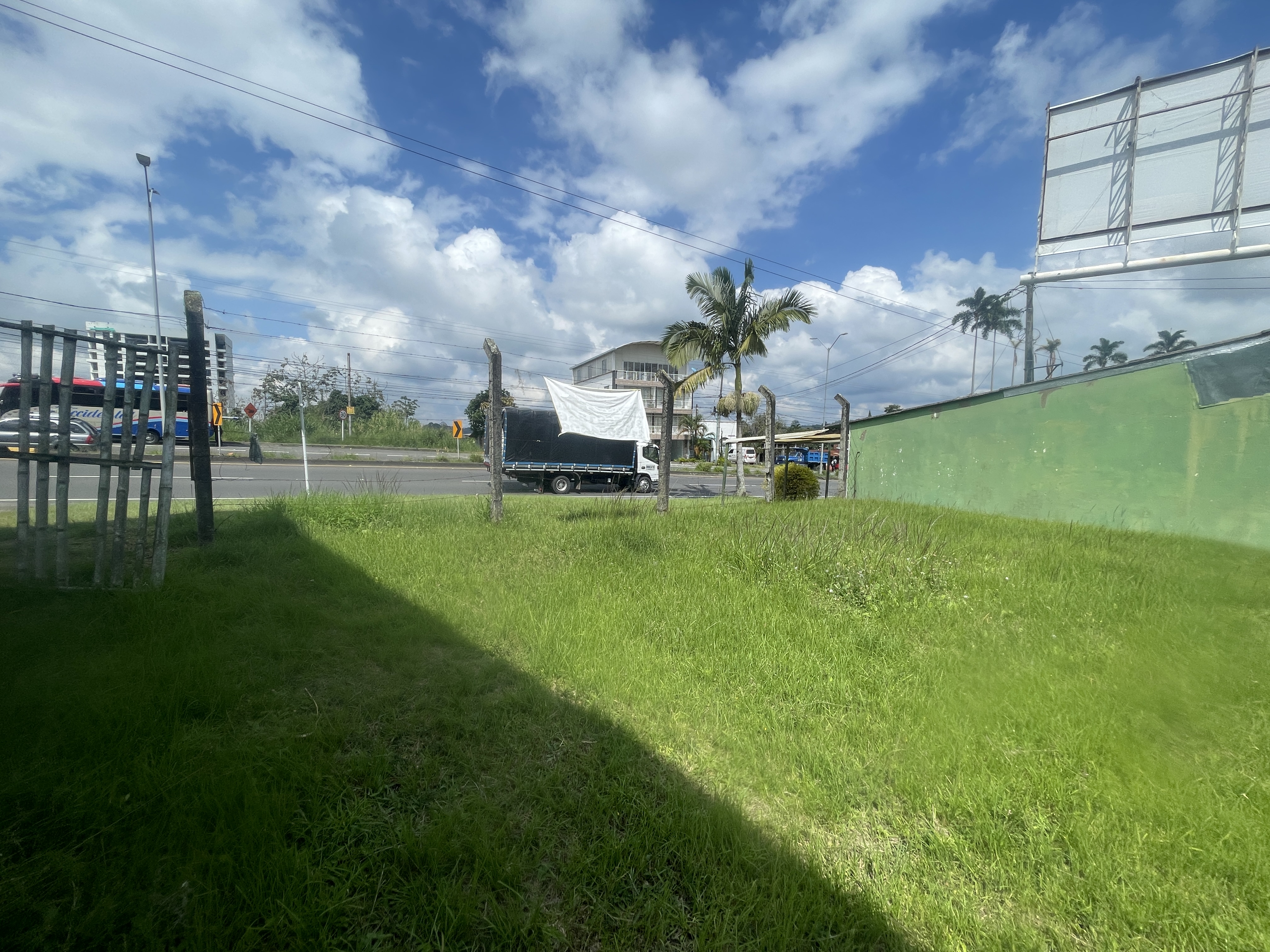 Foto de Lote / terreno en Venta en Av bolivar, Armenia  - 17 - 279065795
