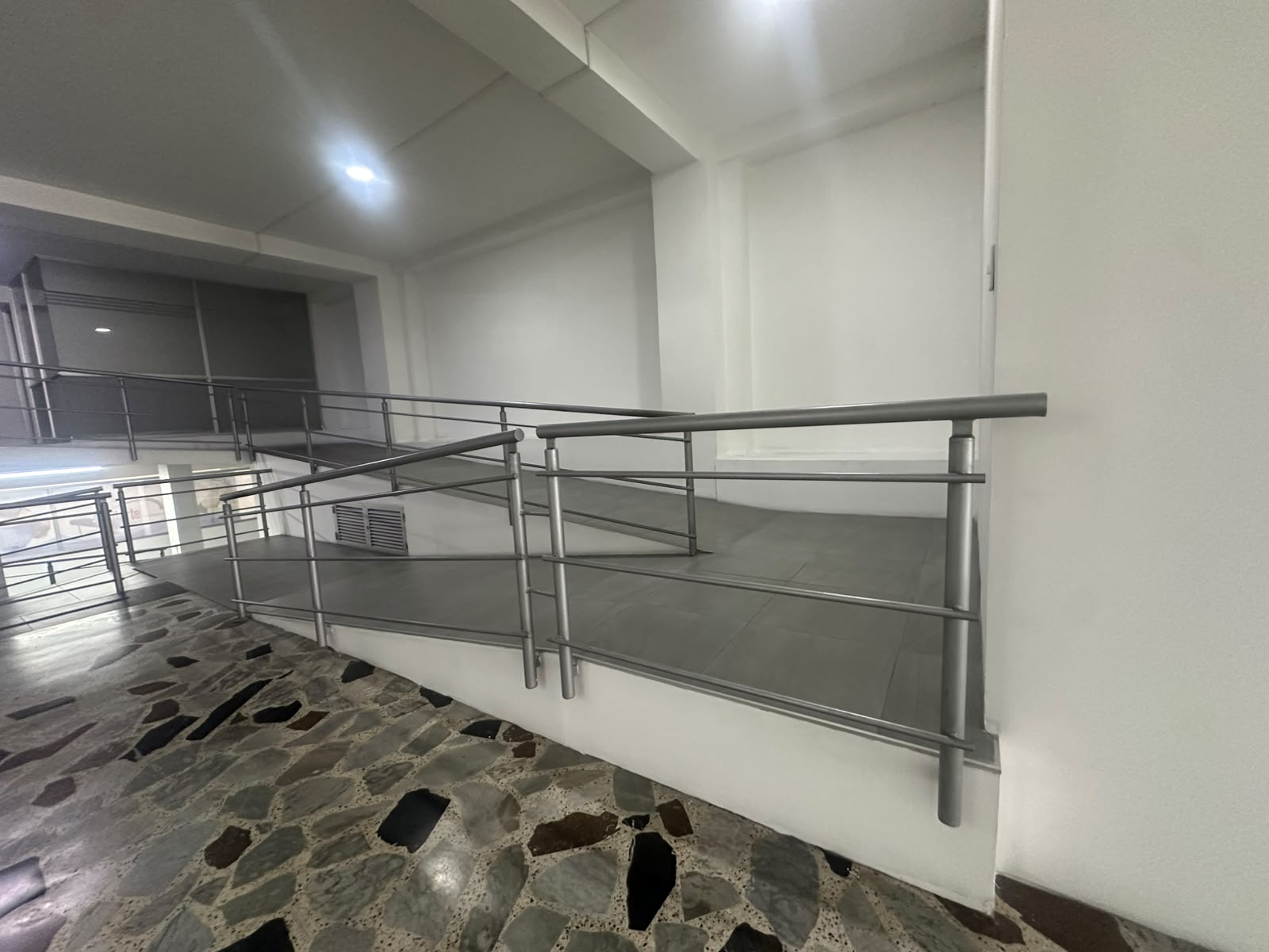 Foto de Local en Arriendo en Avenida 30 de agosto, Pereira - 27 - 279069419
