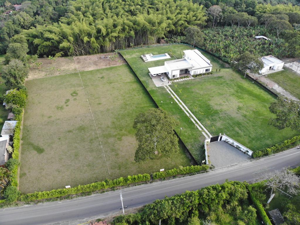Foto de Lote / terreno para Venta en Puerto espejo, Armenia  - 279068678