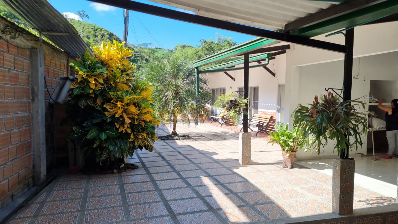 Foto de Casa campestre en Venta en La estrella, Chinchina - 23 - 279055368