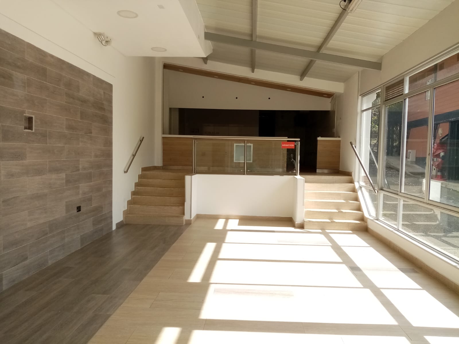 Foto de Local en Arriendo en Via armenia, Pereira - 3 - 279058356