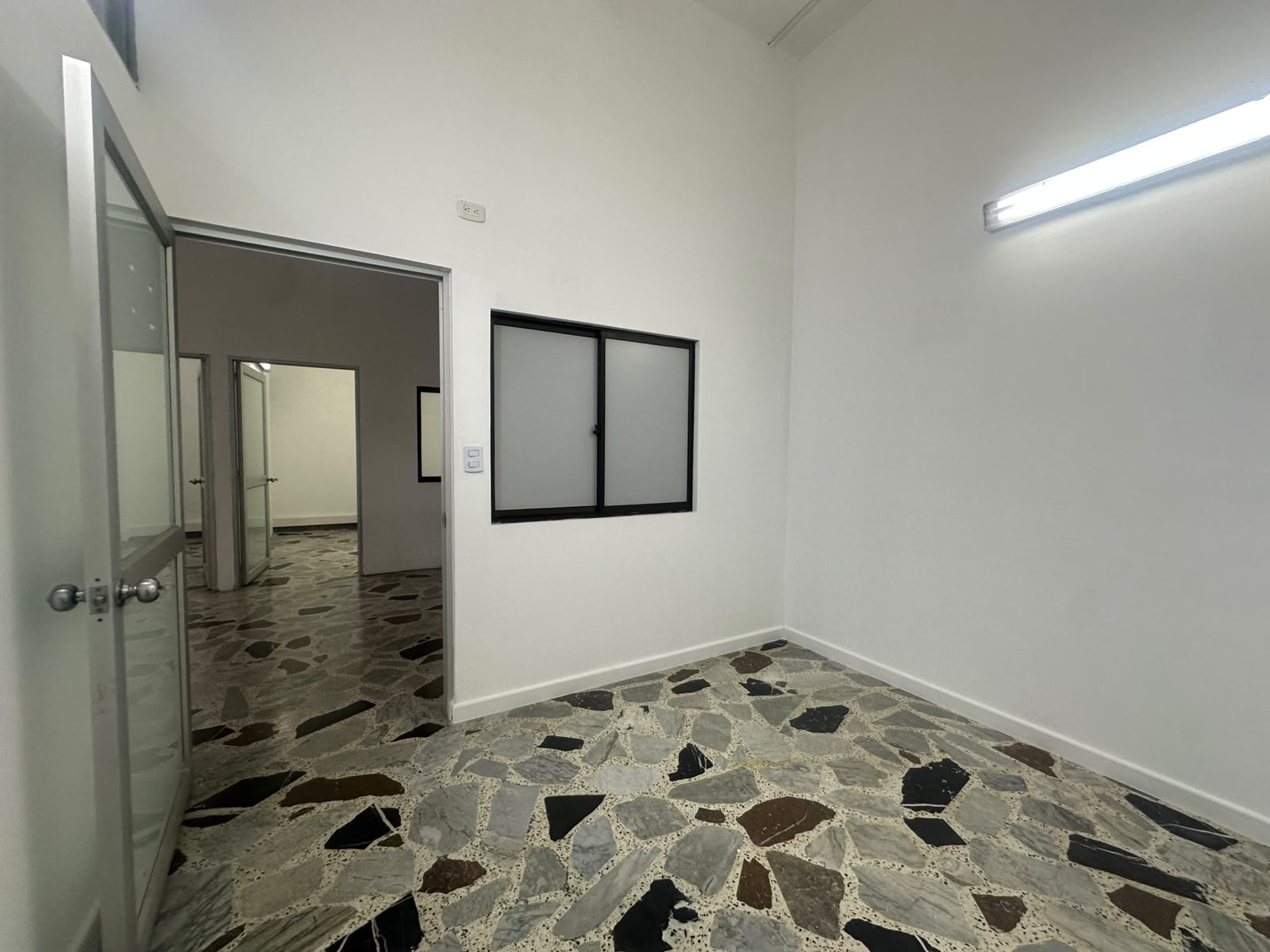 Foto de Local en Arriendo en Avenida 30 de agosto, Pereira - 23 - 279069419