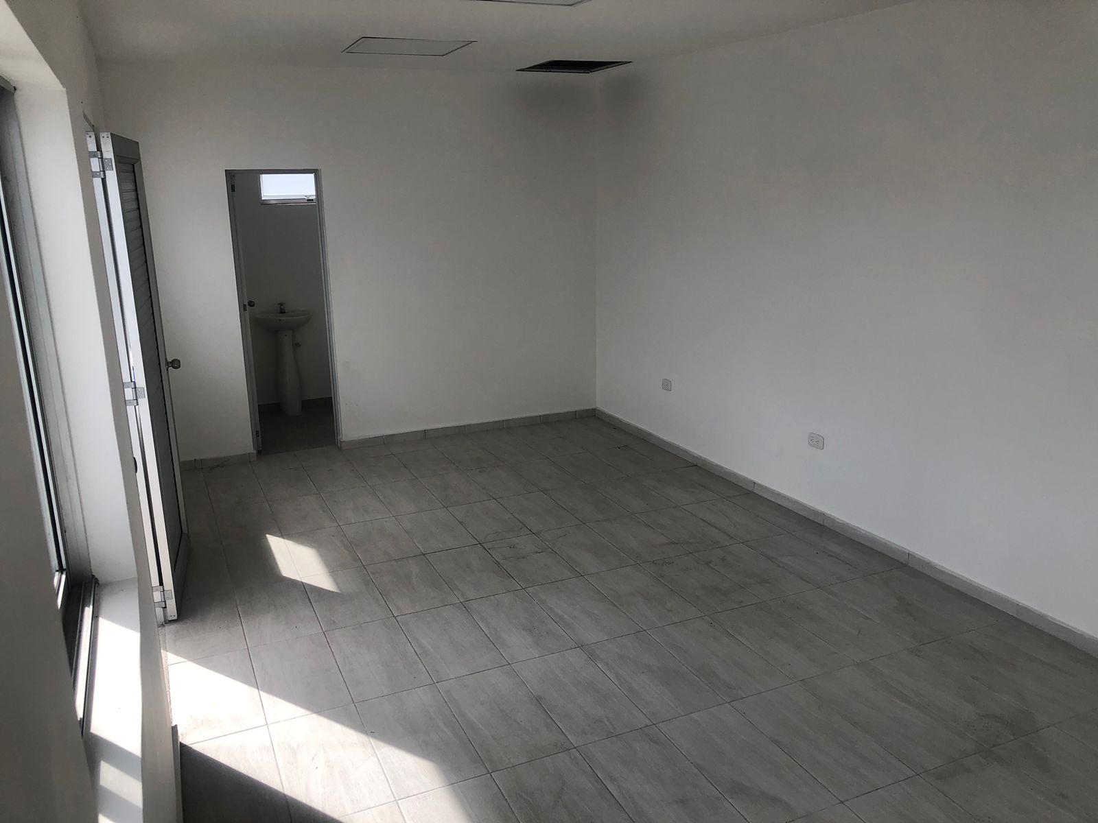 Foto de Oficina en Arriendo en Avenida 30 de agosto, Pereira - 11 - 279055784