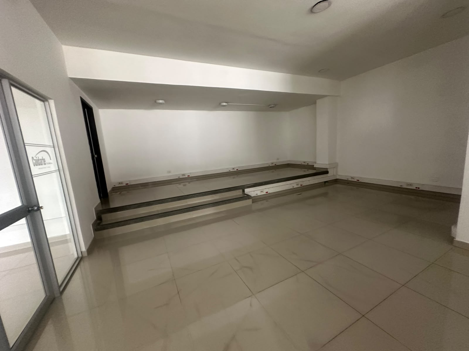 Foto de Local en Arriendo en Avenida 30 de agosto, Pereira - 16 - 279069419