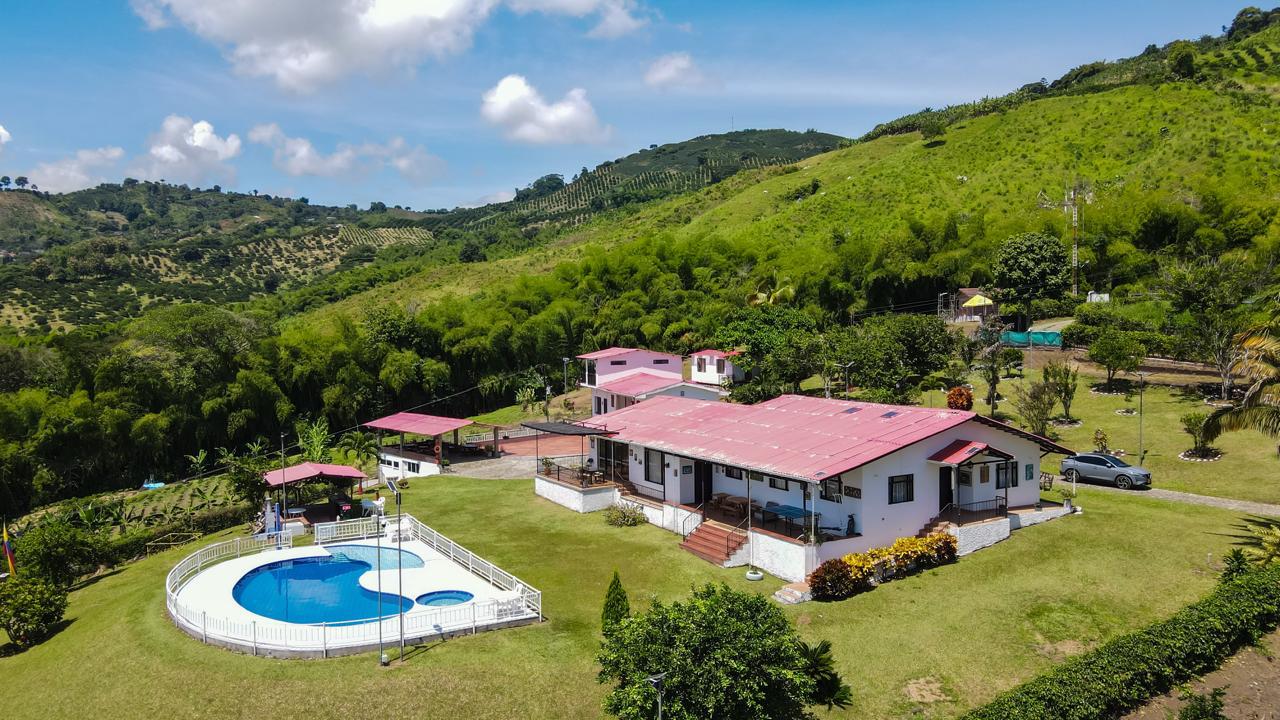 Foto de Casa campestre para Venta en Vereda santagueda, Palestina - 279063254