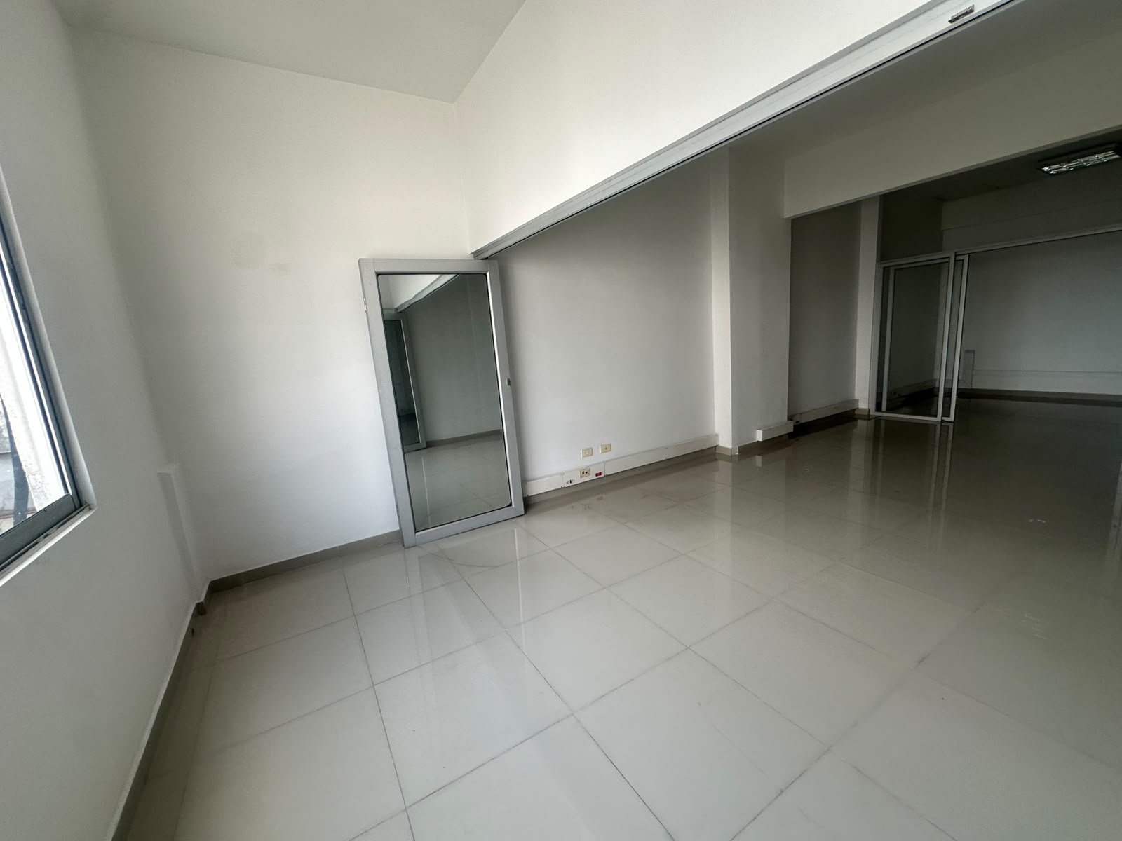 Foto de Local en Arriendo en Avenida 30 de agosto, Pereira - 15 - 279069419