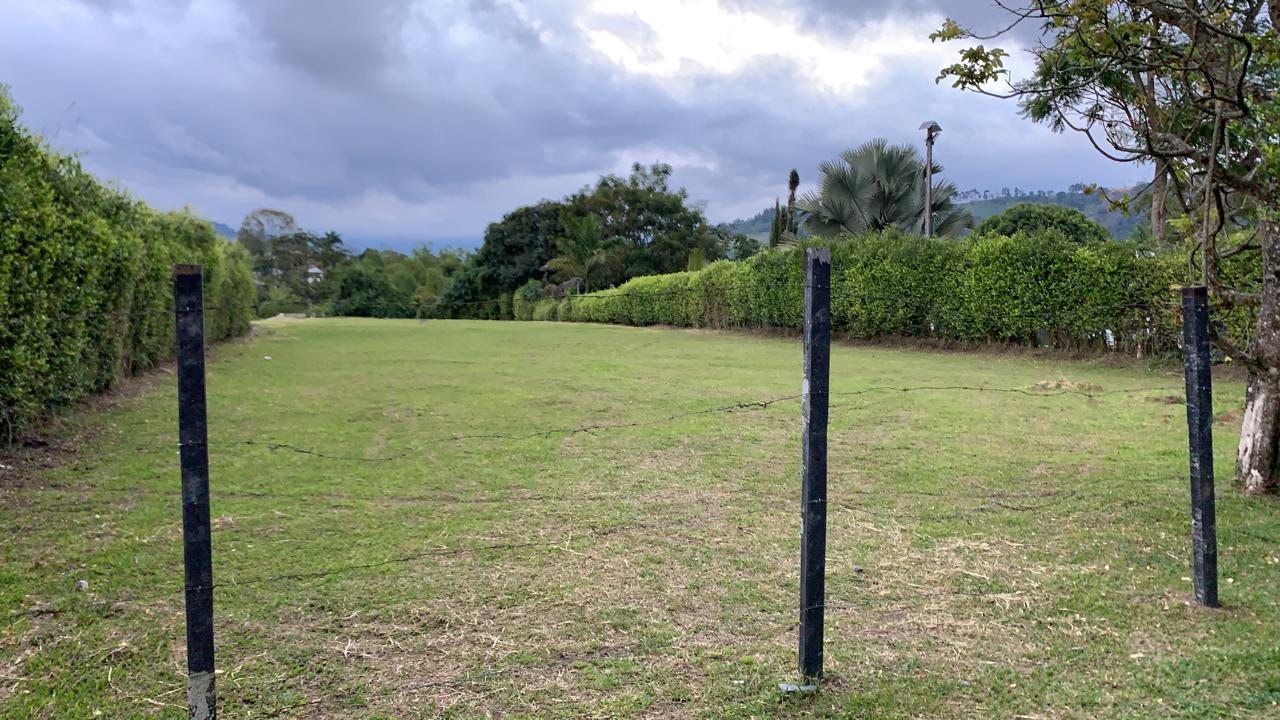 Foto de Lote / terreno para Venta en Avenida centenario, Armenia  - 279058461