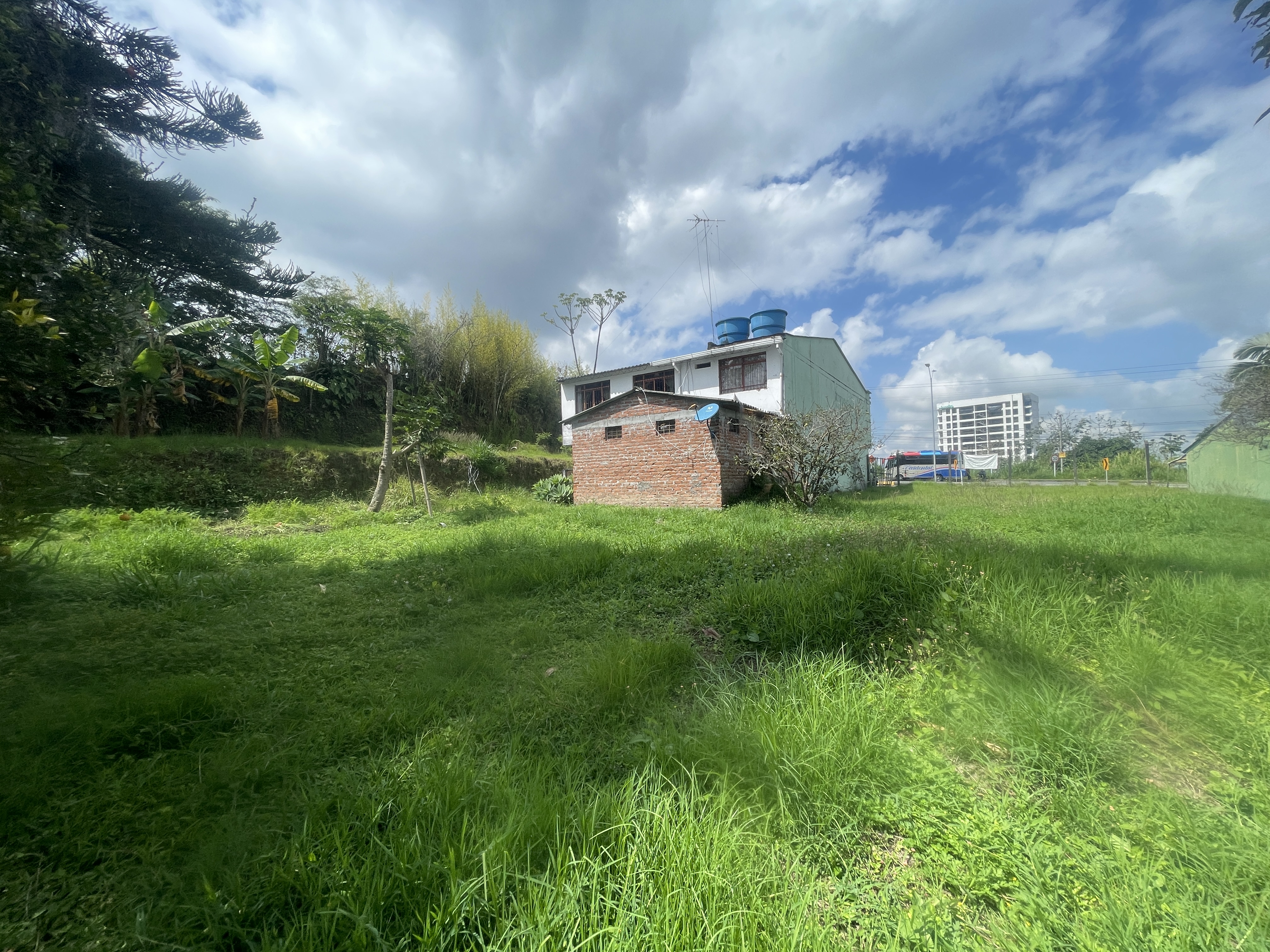 Foto de Lote / terreno en Venta en Av bolivar, Armenia  - 12 - 279065795
