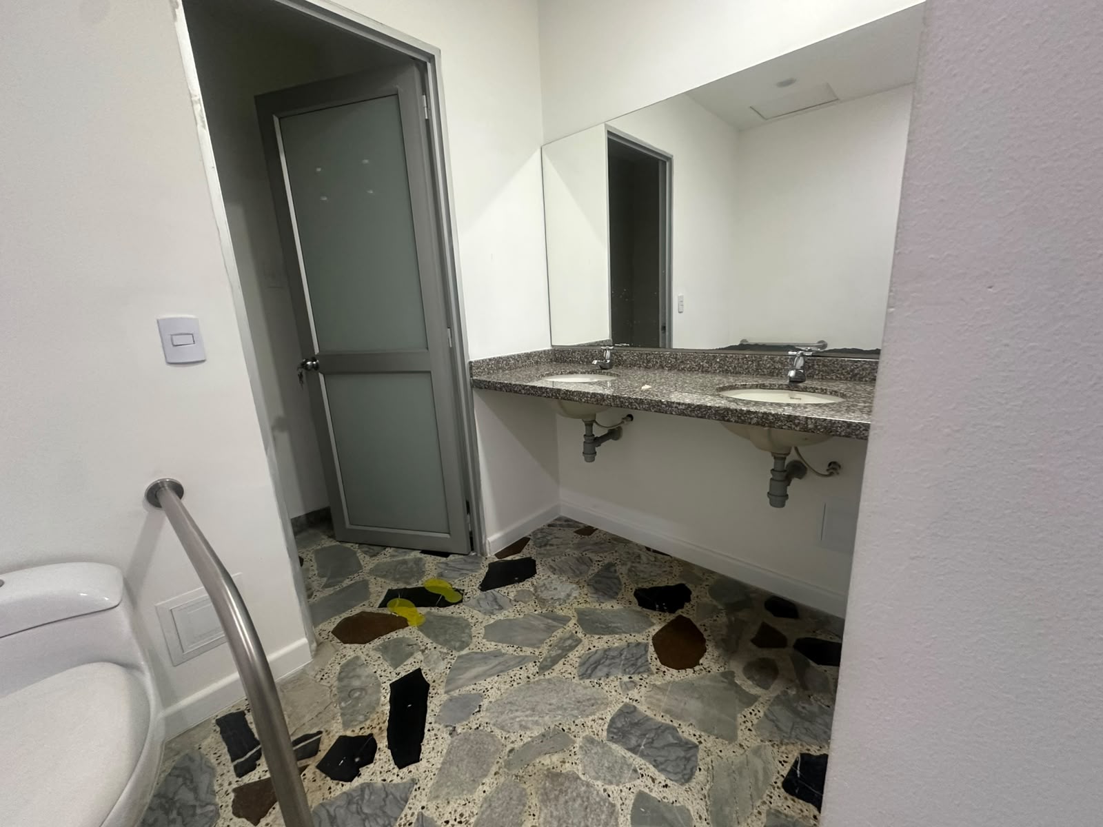 Foto de Local en Arriendo en Avenida 30 de agosto, Pereira - 26 - 279069419