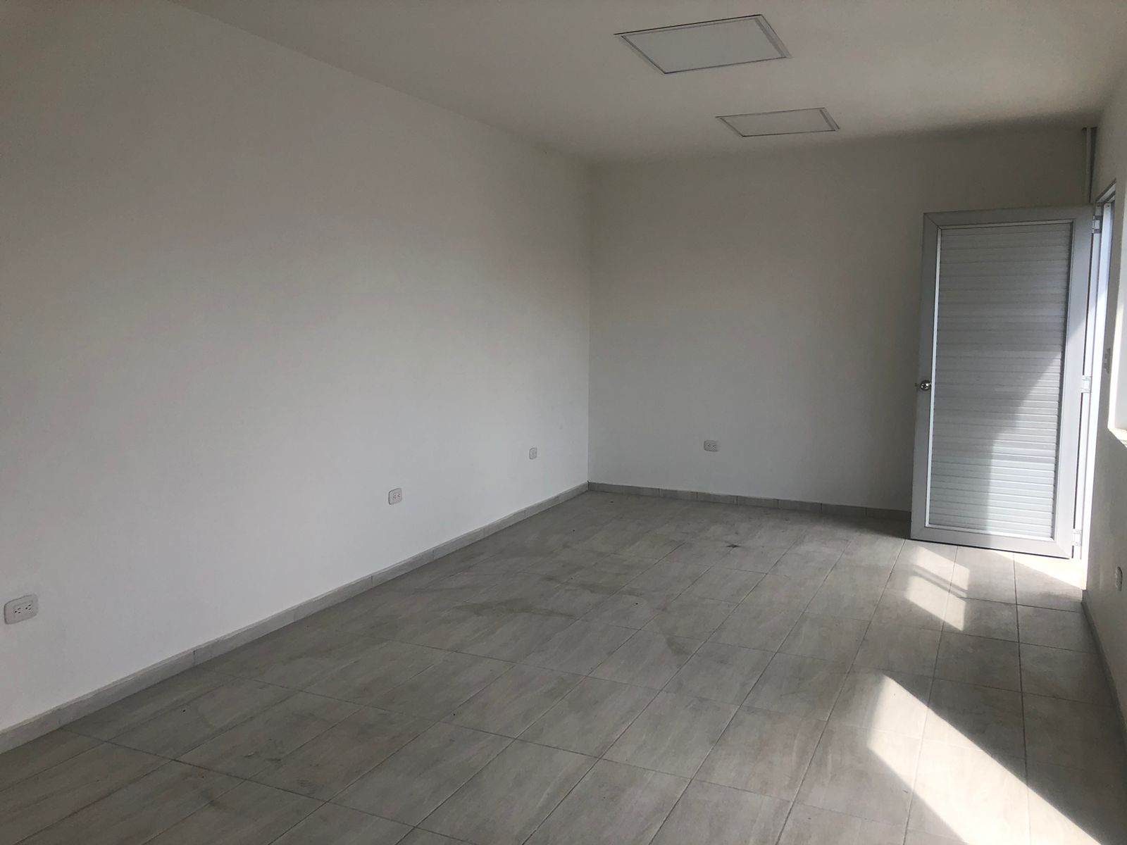 Foto de Oficina en Arriendo en Avenida 30 de agosto, Pereira - 1 - 279055784