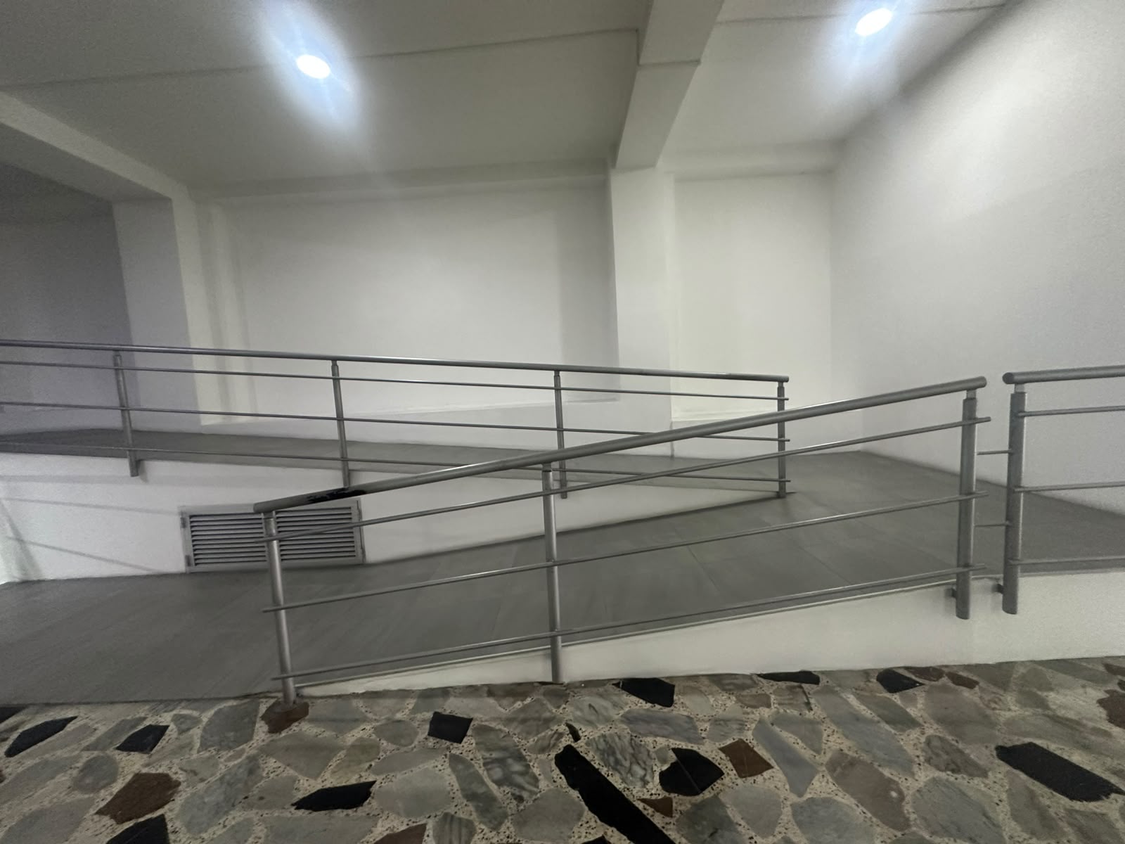 Foto de Local en Arriendo en Avenida 30 de agosto, Pereira - 28 - 279069419