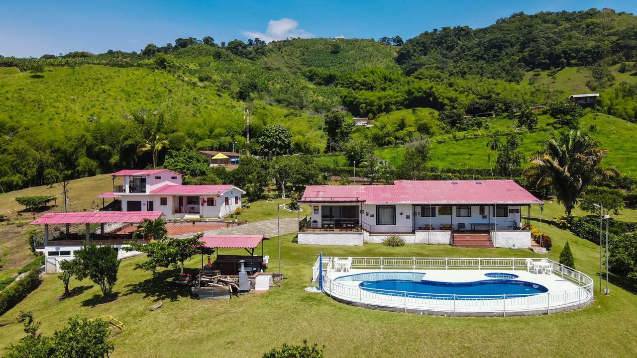 Foto de Casa campestre en Venta en Vereda santagueda, Palestina - 2 - 279063254