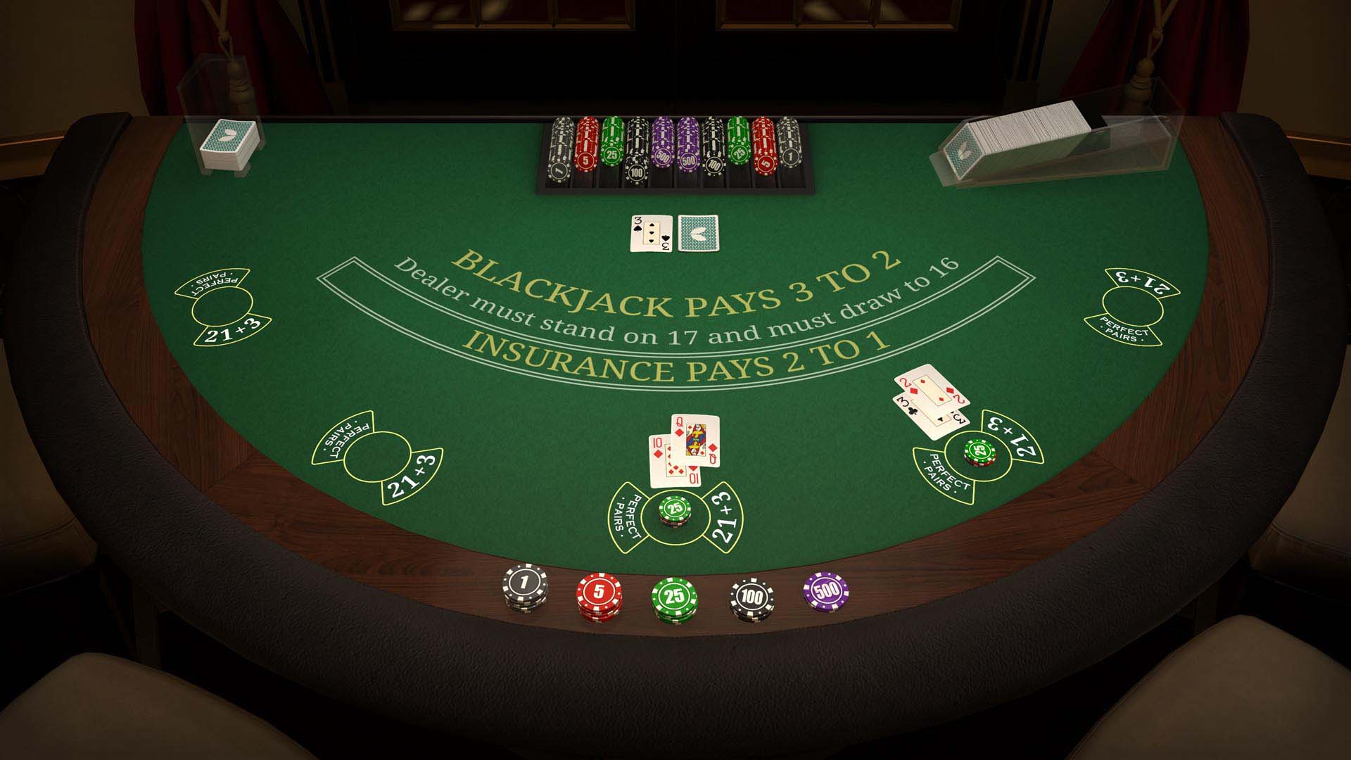 Blackjack-Tisch mit Karten und Chips