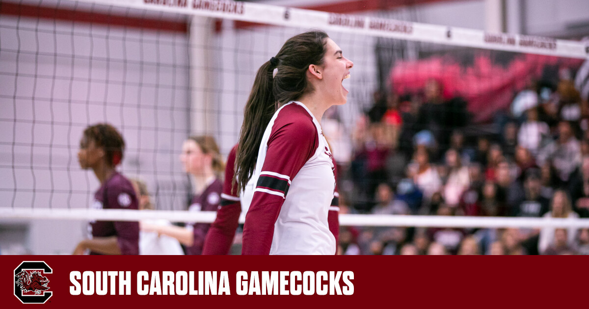 South Carolina Dominates in Three-Set Sweep Over Eighth-Ranked Tennessee in Fall Finale