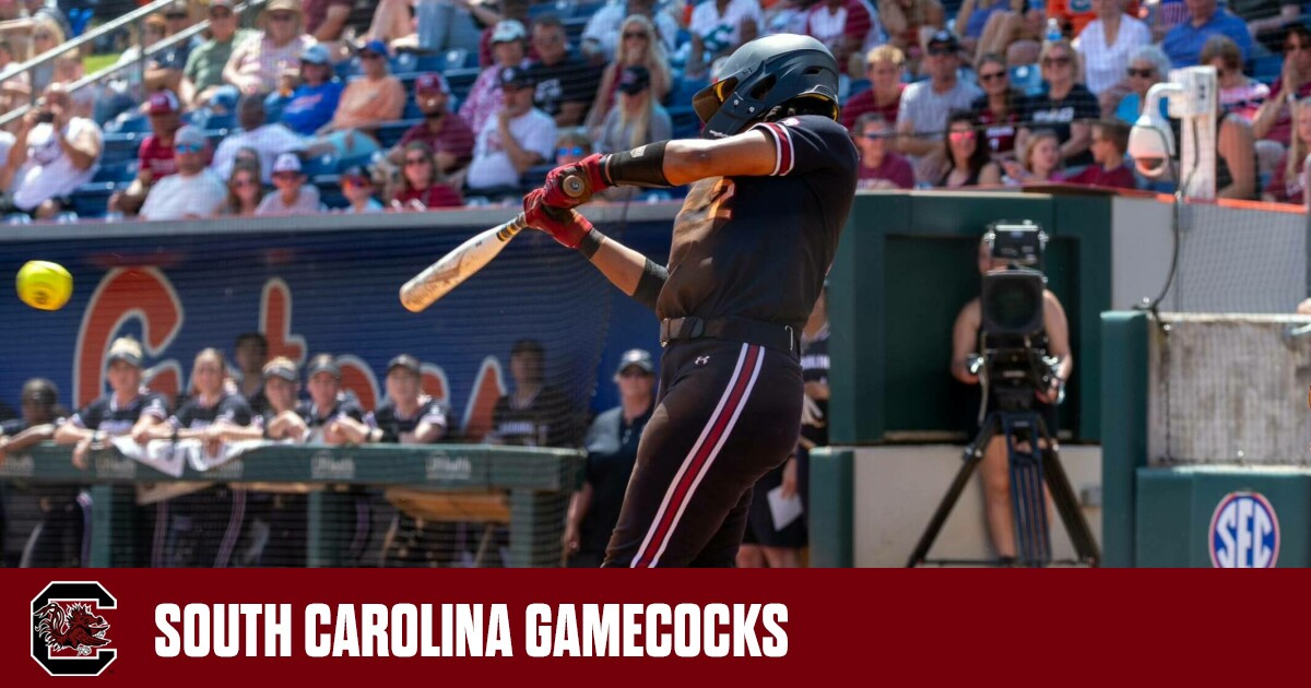 South Carolina Softball Falls to Florida 7-6, Tying Record with Four Double Plays