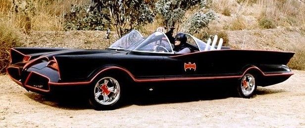 Compare la BatMobile sul set di Batman V Superman