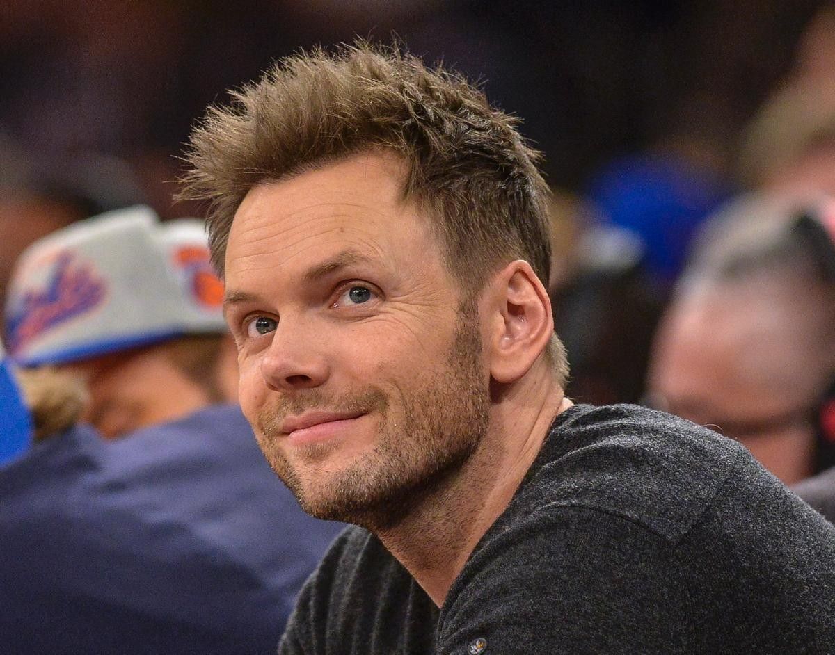 Da Community al nuovo X-Files, Joel McHale entra nel casto del revival