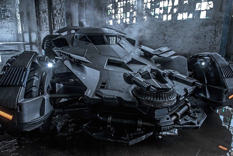 [Comic-Con 2015] Zack Snyder si presenta a bordo della Batmobile