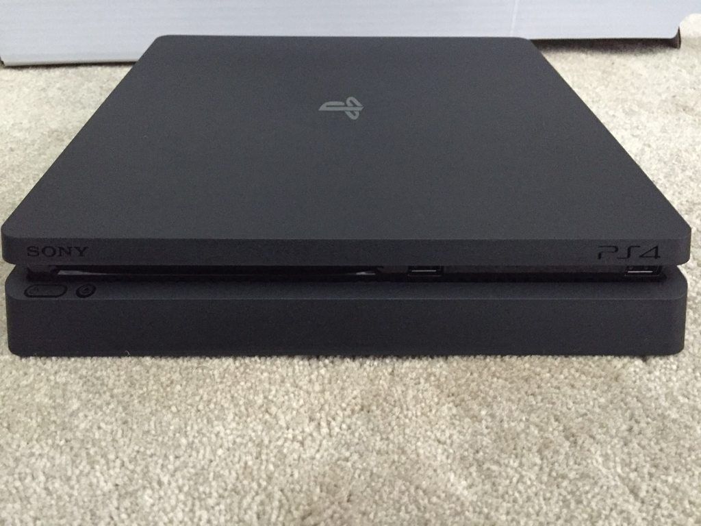 [Leaked] Sfuggono in rete le immagini di PS4 Slim