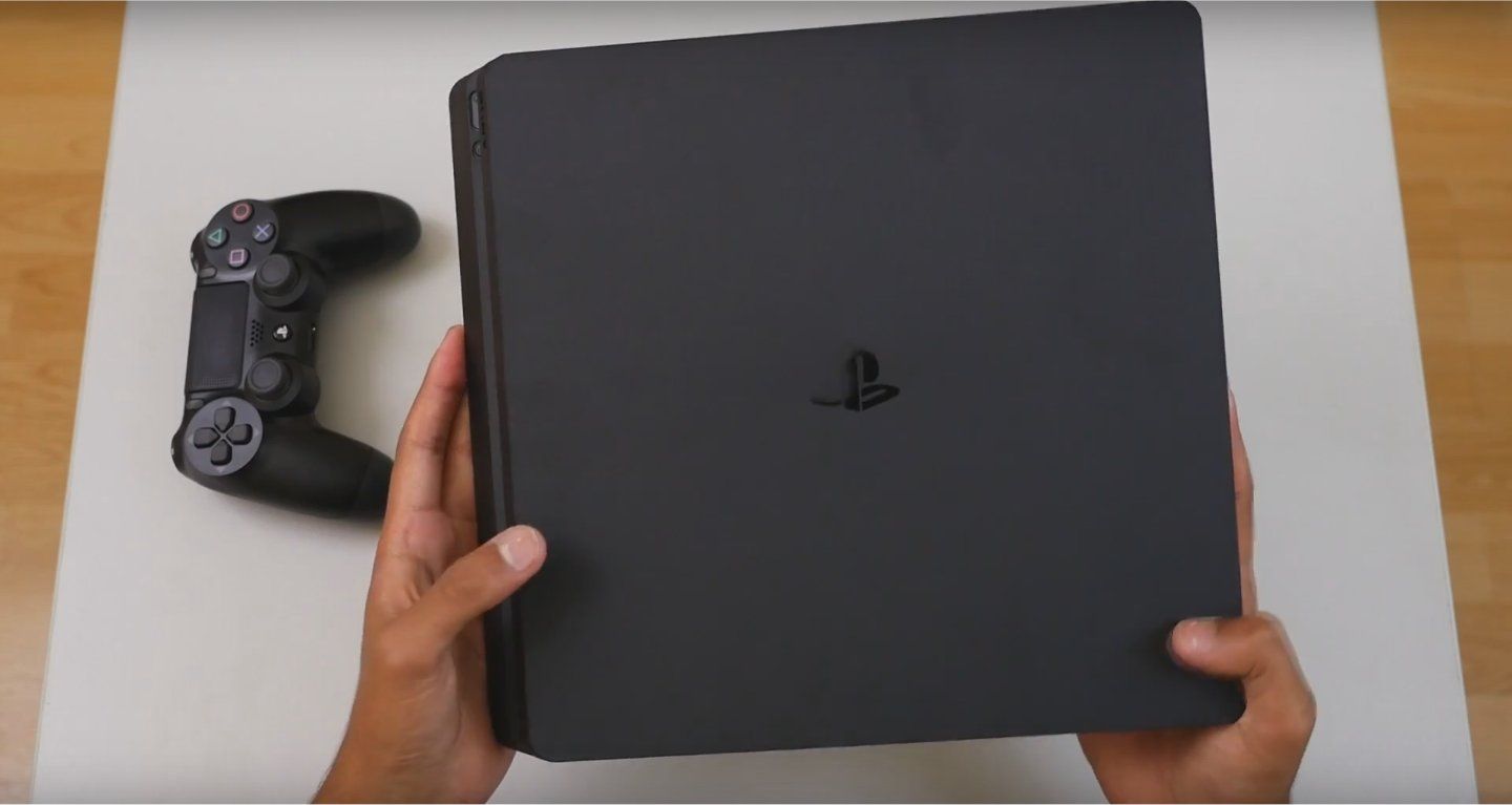 Unboxing e accensione di PS4 Slim