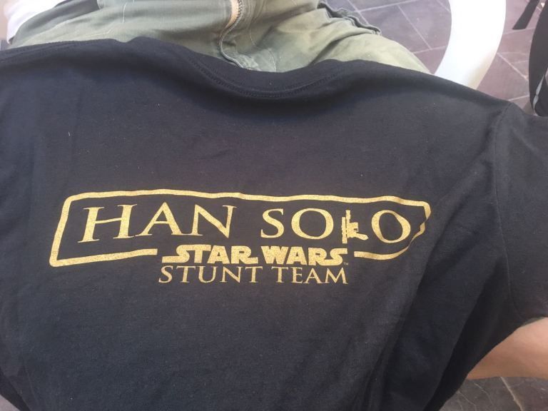 Il logo del film dedicato ad Han Solo svelato dalle t-shirt della troupe?