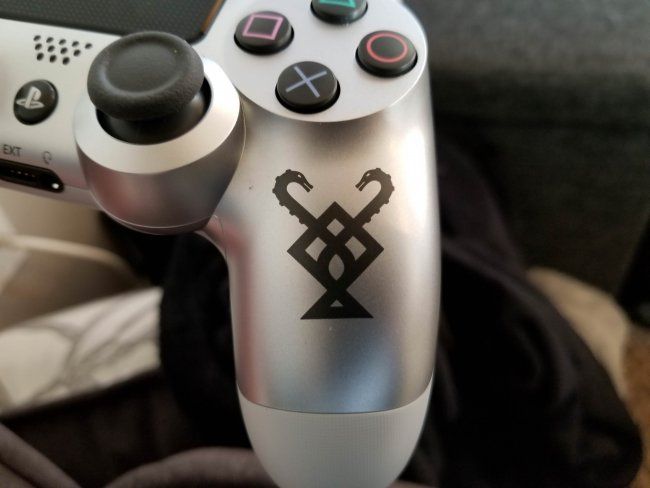 Arriva un Dualshock griffato God of War?