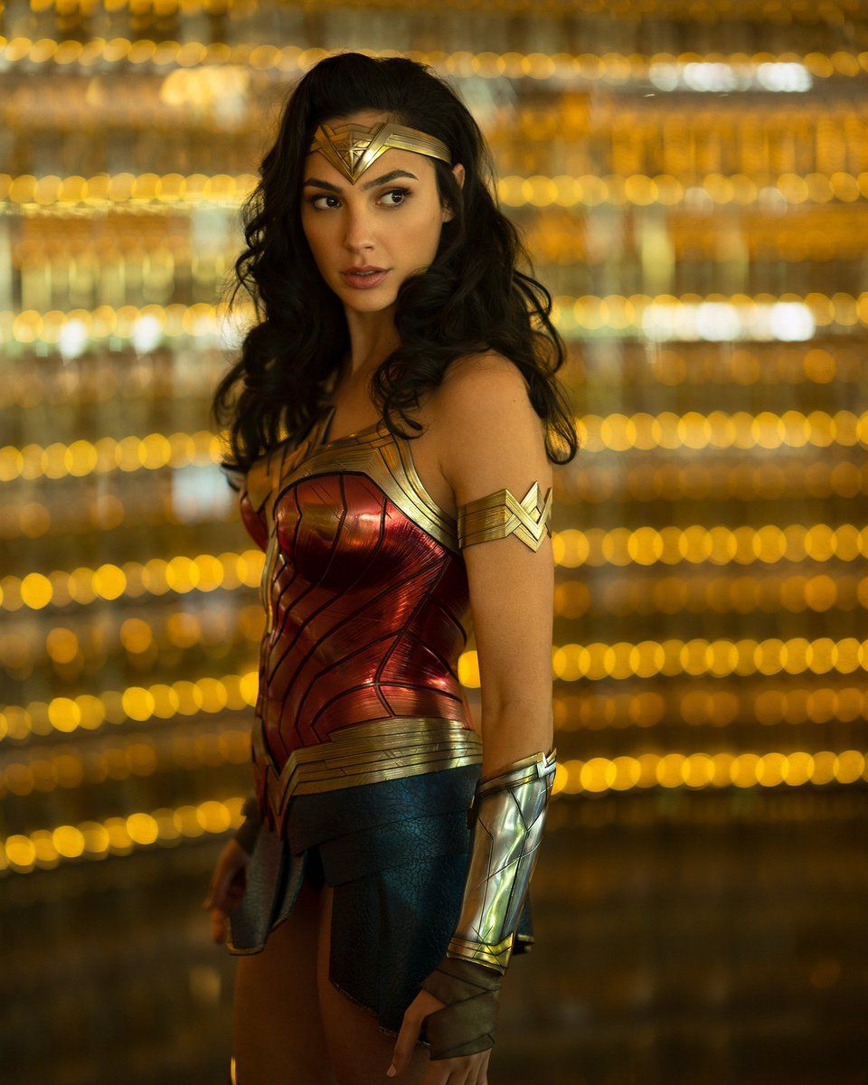 Gal Gadot mostra il costume di Wonder Woman 1984