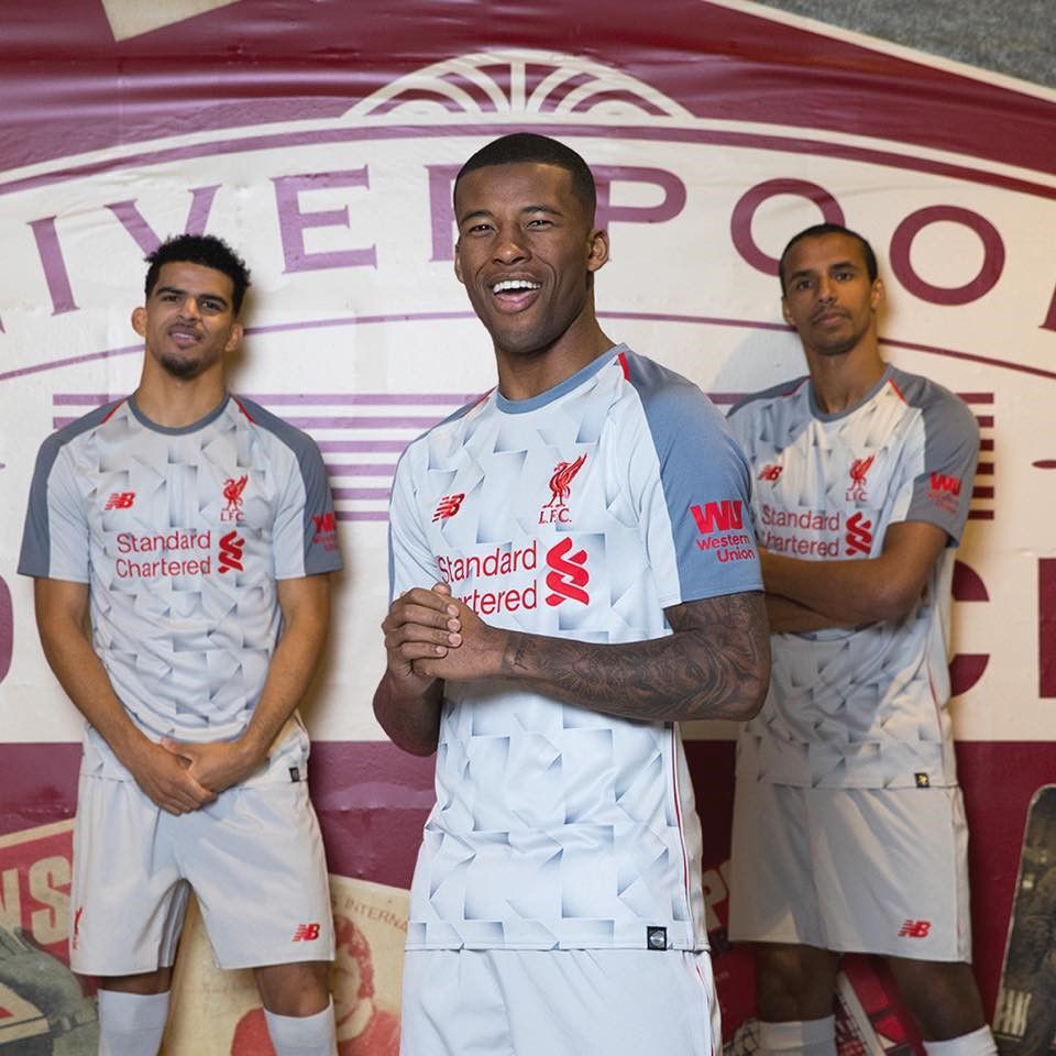 Il Liverpool svela la terza maglia su PES