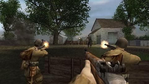 Che ci fa quel tedesco in mezzo al campo, all'inpiedi?