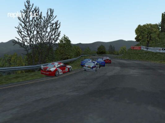 Inutile dire che il frame-rate perde paurosamente qualità quando le auto in corsa sono sei anziché una ma tant'è.