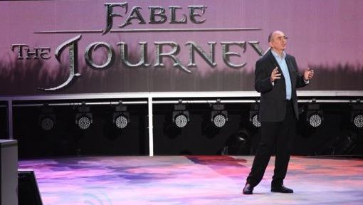 Molyneux presenta Fable: The Journey durante la conferenza Microsoft