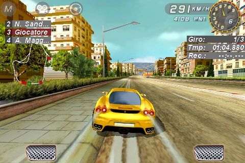 I controlli touch screen vi consentono di sterzare toccando qualsiasi angolo dello schermo