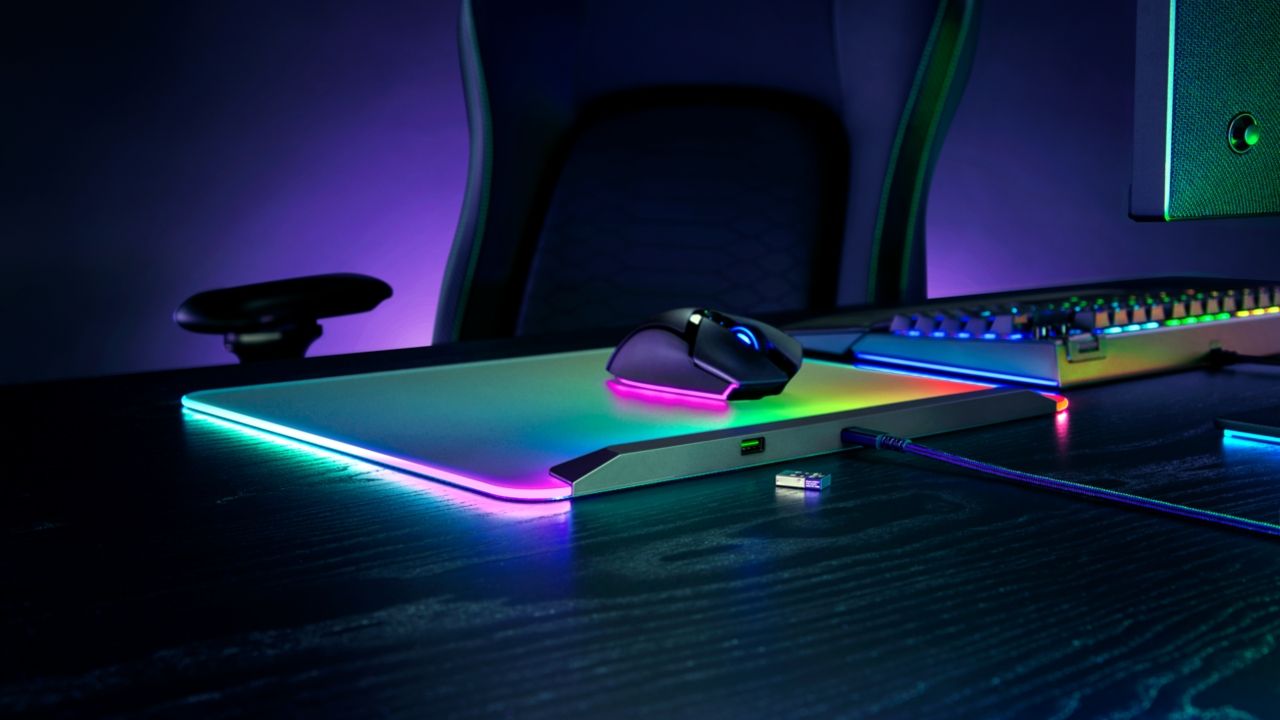 Razer Firefly V2 Pro - Primo mouse pad con retroilluminazione LED