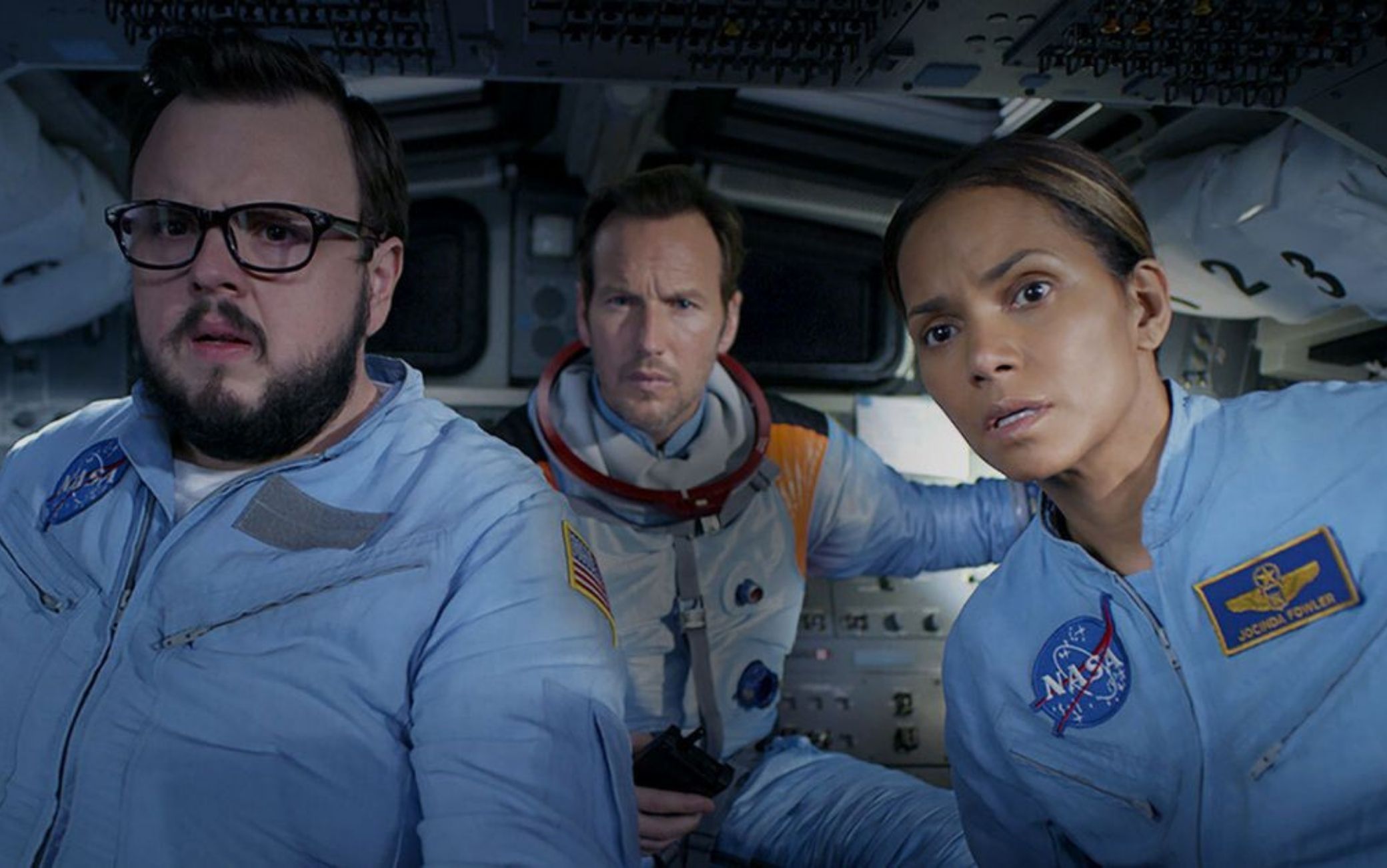 Moonfall, recensione: Roland Emmerich non sa più cosa ci piace
