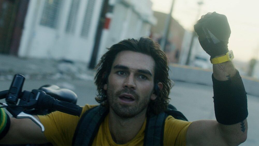 Songbird, recensione: il Covid come occasione secondo Michael Bay