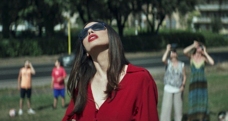 Occhiali neri, recensione: pochissimo horror, tanto imbarazzo