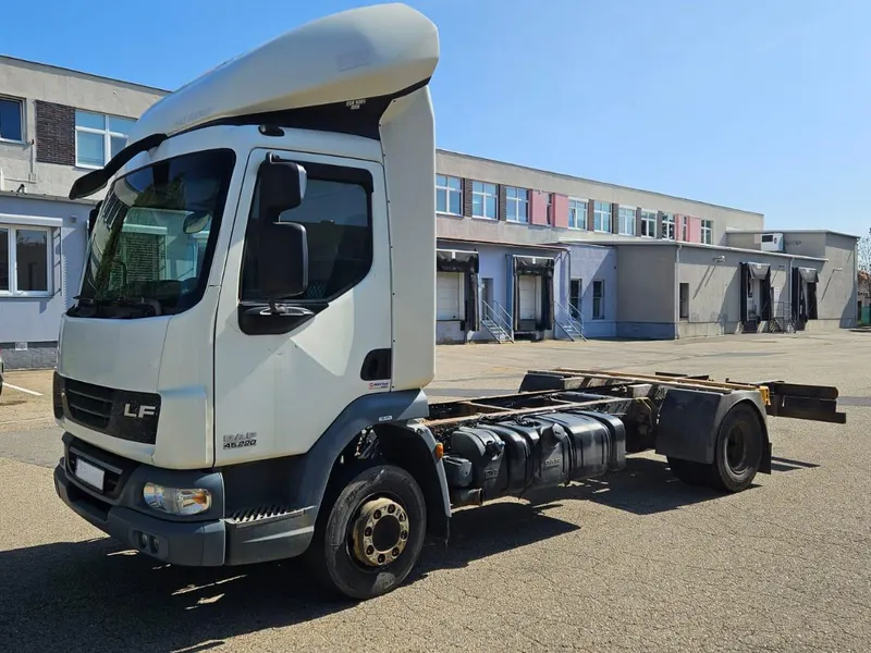 DAF LF 45.220 / 2012 / 915 000 km