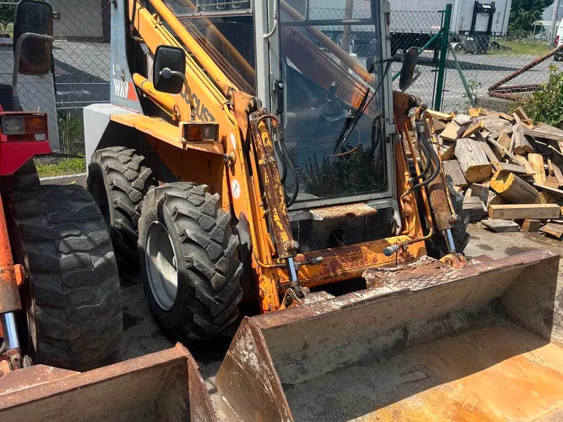 Locust 752 / 2002 / 6844 m/h