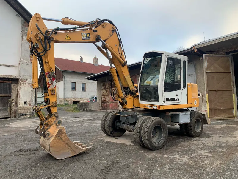 Liebherr A 310 B/ 2000/ 15 211 mth