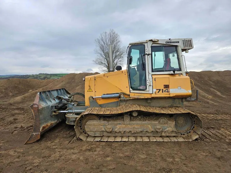 LIEBHERR 714 / 2007 / 16 456 m/h