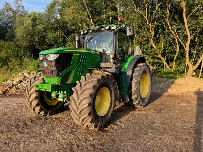 John Deere 6170r / 170 HP/ 9 360 hours/  2015