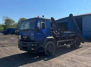 MAN LE 18.220 / 2004 / 601 800 km