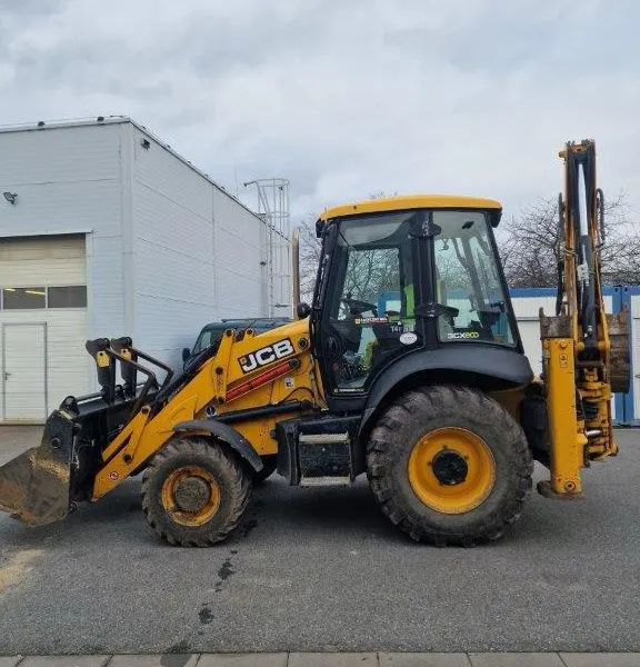 JCB 3CX / 2019 / 6 300  m/h
