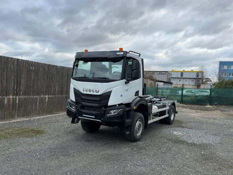 IVECO AD190T / 2025