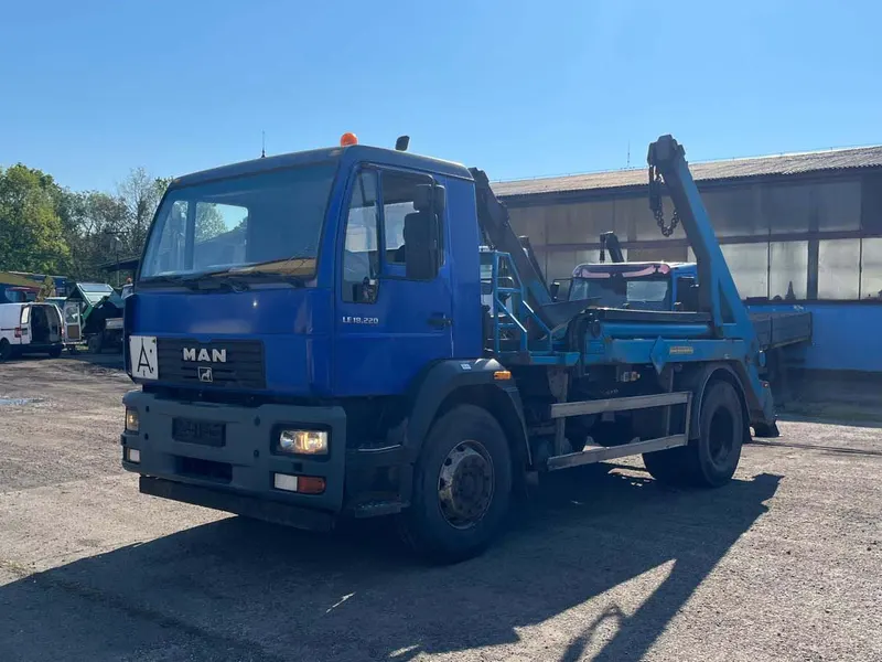 MAN LE 18.220 / 2004 / 78 700 km
