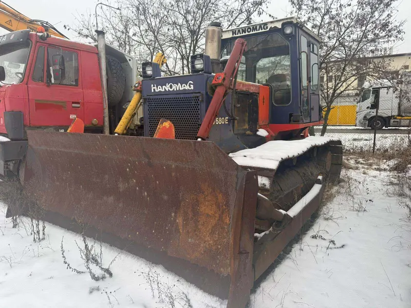 HANOMAG D 680 E / 2002 /  19 110 m/h
