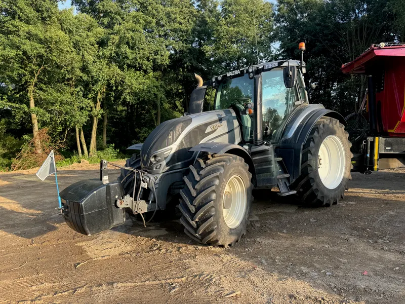 Valtra T214N/ 270 HP/  10280 hours/ 2015