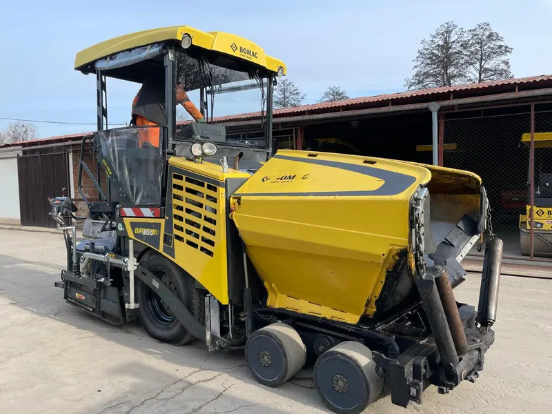 BOMAG BF300 P-2 S340-2 / 2016 / 2 324 m/h